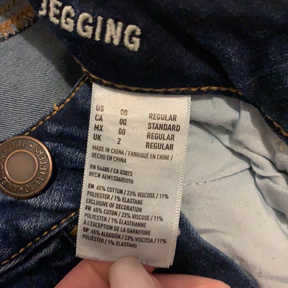 American Eagle size 00 dark wash distressed jeans - Picture 3 of 3